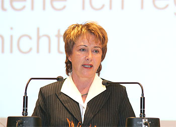 Karin Evers-Meyer während ihrer Rede am Rednerpult
