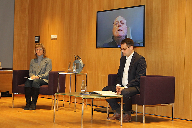 Christiane Möller, Horst Frehe via Videostream und Samuel Beuttler-Bohn in der Diskussion